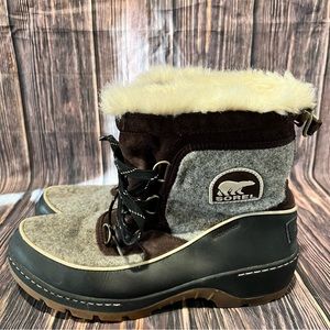 Women’s Sorels “Tivoli III boot”